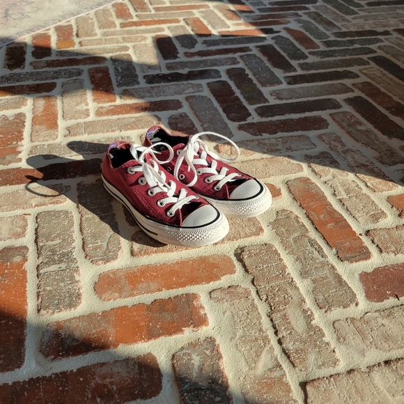 Red Chuck Taylor Converse size 6 - Picture 3 of 3